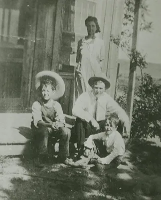 From left: Woody, Nora, Charley, & George Guthrie at their home in Okemah, Oklahoma, 1924.